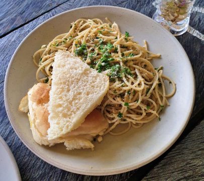 white-pasta-garlic-bread