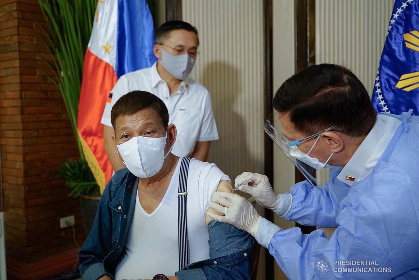 duterte-vaccinated-with-sinophram