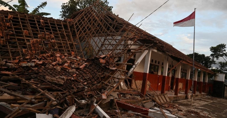 Indonesia earthquake kills more than 160 people, most were children