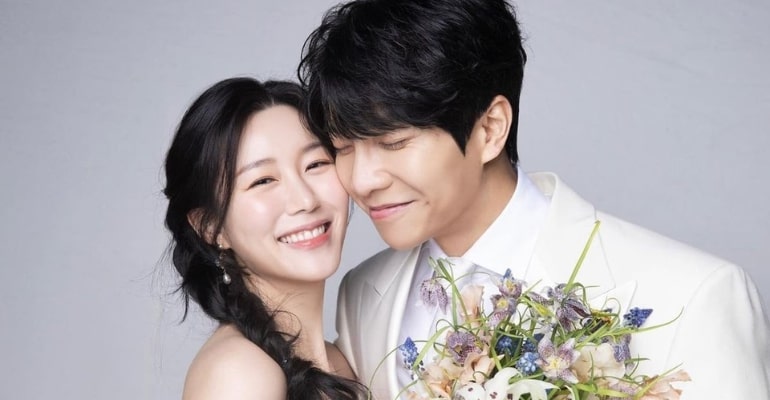 actor lee seung gi refuses to break up with wife