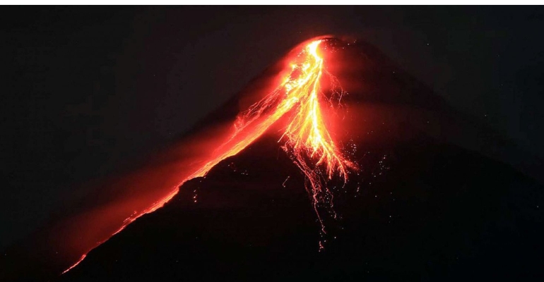 magma keeps rising to mayons crater