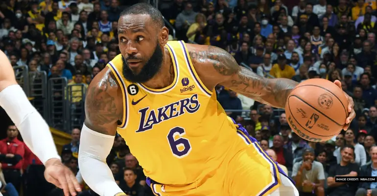 LeBron James hits 40,000 career points in NBA