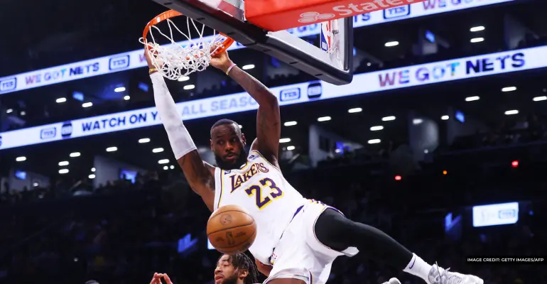 lebron s 40 point game and 3 point shooting lead lakers to victory 