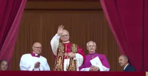 pope-leo-xiv-greets-the-world-with-peace-be-with-you-in-first-appearance-at-vatican